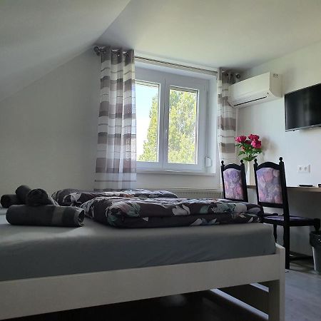 Monostor Panzio Bed and Breakfast Komárom Εξωτερικό φωτογραφία